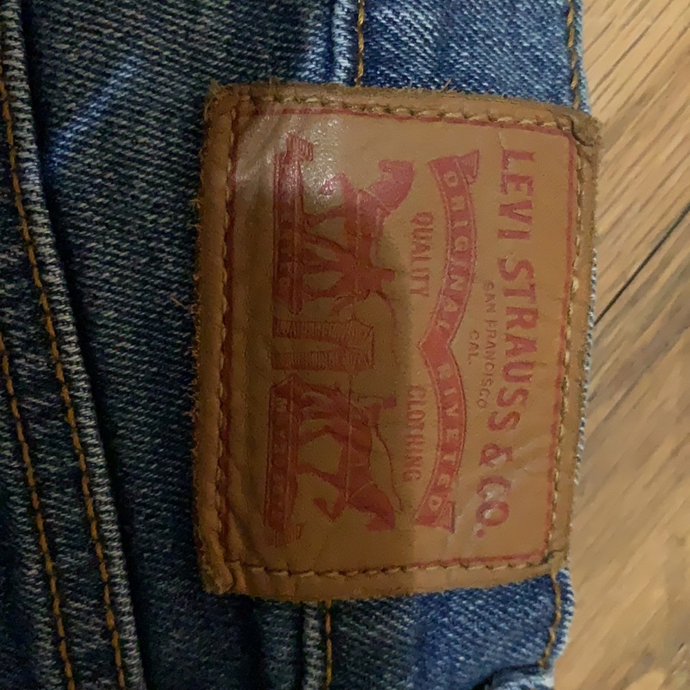 Levi Shorts - Picture 3 of 5